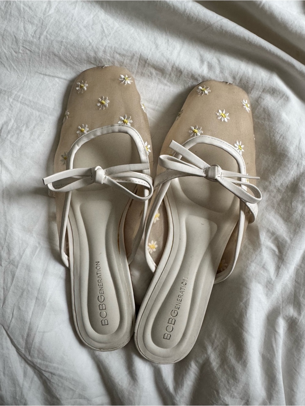 BCBGeneration Beige Embroidered Daisy Bow Slide Mules
